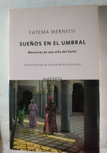 Portada del libro de Suenos En El Umbral: memorias de una niña del harén