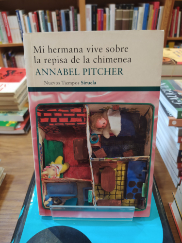 Portada del libro de Mi hermana vive sobre la repisa de la chimenea