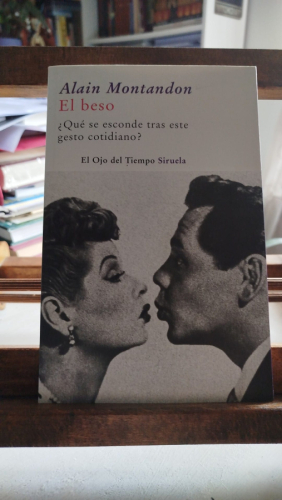 Portada del libro de El beso: ¿Qué se esconde tras este gesto cotidiano?