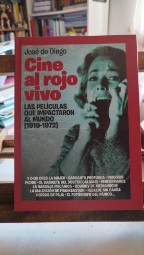 Portada del libro de Cine al rojo vivo. Las películas que impactaron al mundo (1919-1972)