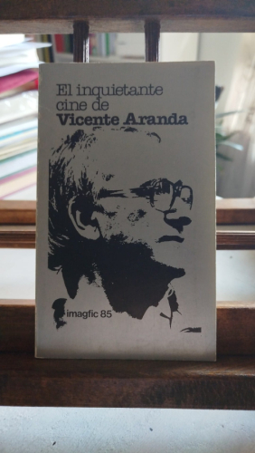 Portada del libro de El inquietante cine de Vicente Aranda