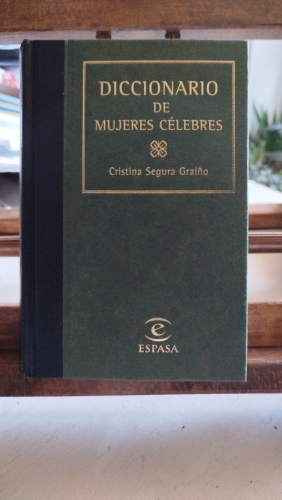 Portada del libro de Diccionario de mujeres célebres