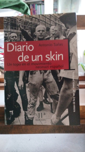 Portada del libro Diario De Un Skin: un topo en el movimiento neonazi español