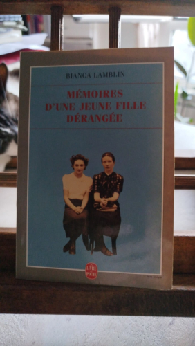 Portada del libro de Mémoires d'une jeune fille dérangée