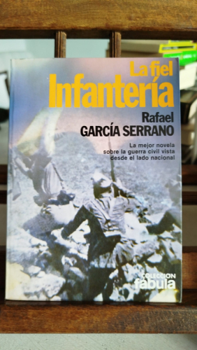 Portada del libro de La fiel Infantería (firmado por el autor)