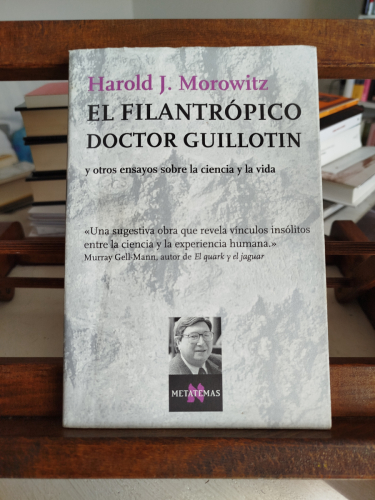 Portada del libro de El filantrópico doctor guillotin: y otros ensayos sobre la ciencia y la vida 