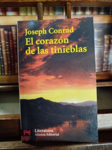 Portada del libro de El corazón de las tinieblas