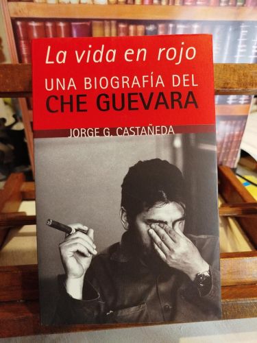Portada del libro de La vida en rojo: una biografía del Che Guevara 