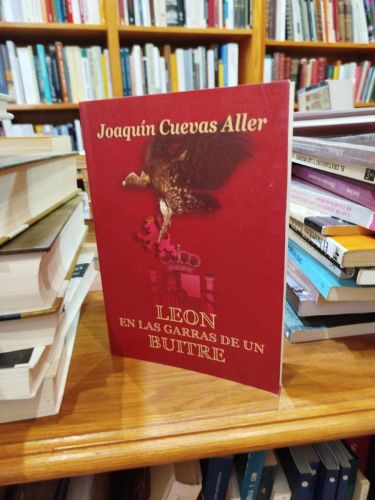 Portada del libro de León en las garras de un buitre