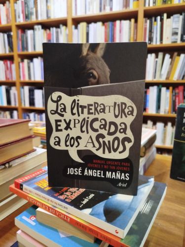 Portada del libro de La literatura explicada a los asnos: manual urgente para jóvenes y no tan jóvenes