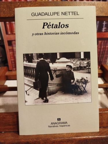 Portada del libro de Pétalos y otras historias incómodas