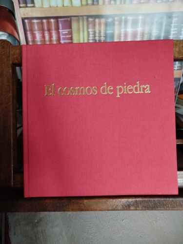 Portada del libro de El cosmos de piedra: héroes, fama y poder en los medallones de San Marcos 
