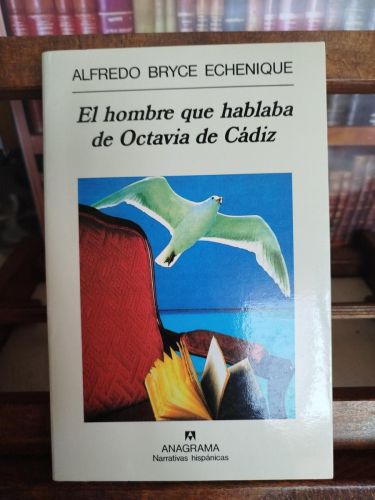 Portada del libro de El hombre que hablaba de Octavia de Cádiz: cuaderno de navegación en un sillón Voltaire