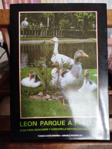 Portada del libro de León parque a parque: guía para descubrir y conocer la naturaleza en la ciudad
