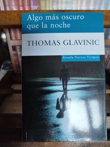 Portada del libro de Algo más oscuro que la noche