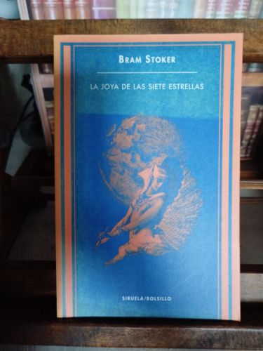 Portada del libro de La joya de las siete estrellas