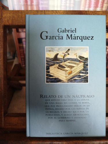 Relato de un náufrago: que estuvo diez días a la deriva en una balsa sin comer ni beber, que fue proclamado héroe de la patria, besado por las reinas de la belleza y hecho rico por la publicidad y luego aborrecido por el Gobierno y olvidado para siempre 